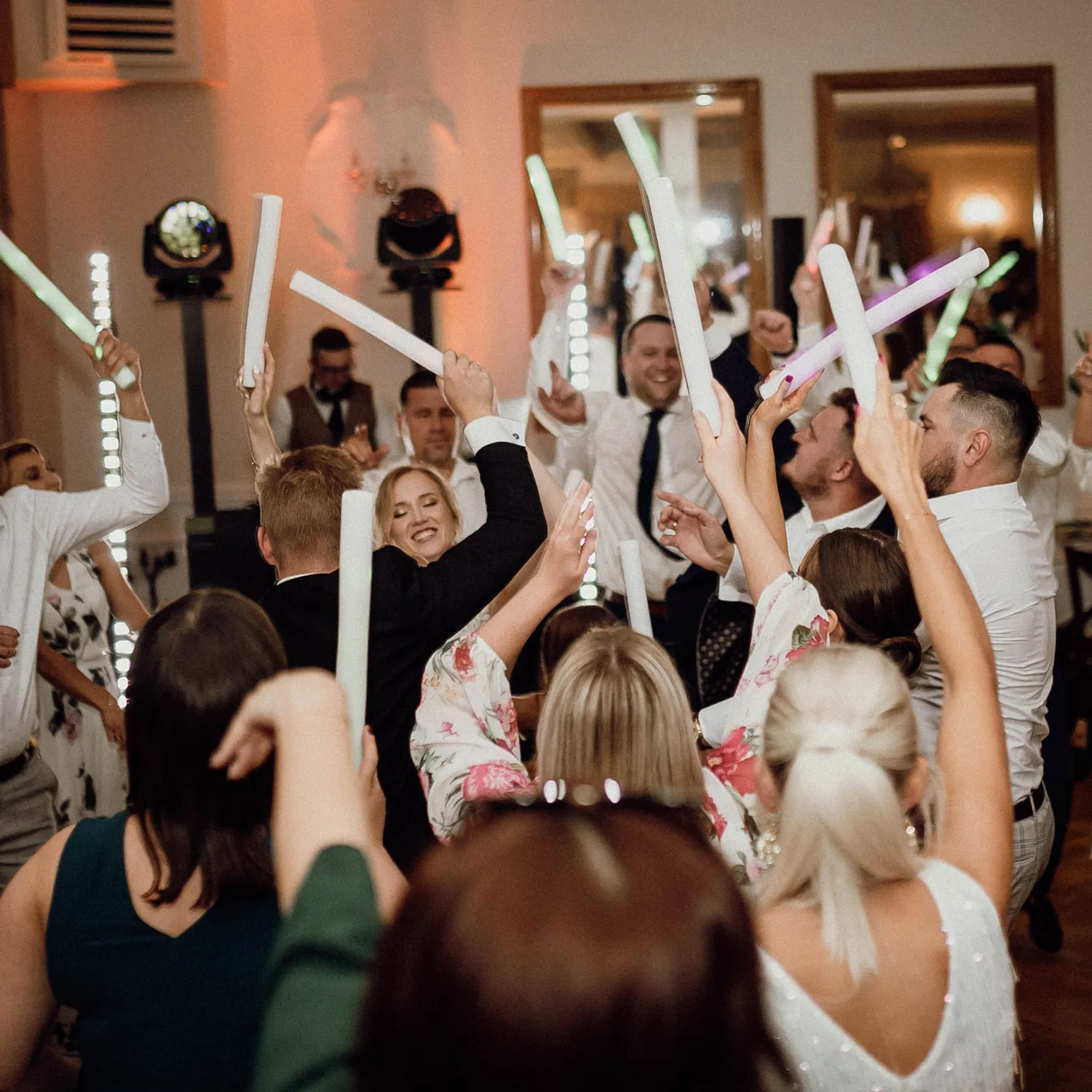 Zabawa weselna na parkiecie